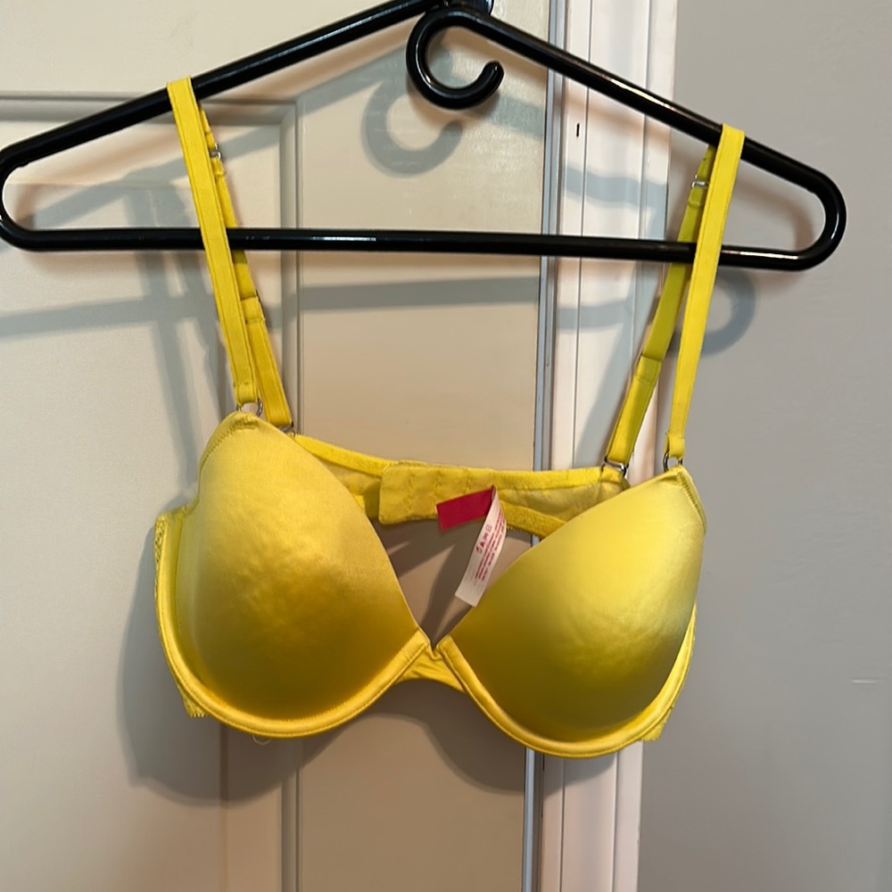 UGC Pink Victorias Secret T-Shirt Demi Bra. Size 36/80C